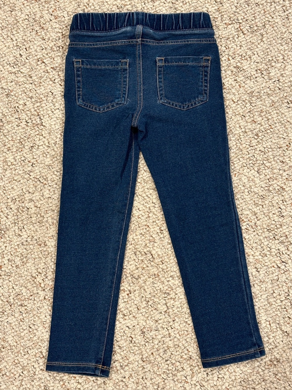 Bundle of 4 pairs of leggings for girls. Size 4T - Picture 5 of 12